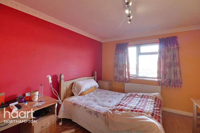 4 Bedroom Semi-Detached House To Rent In Greening Road, Kettering, NN14