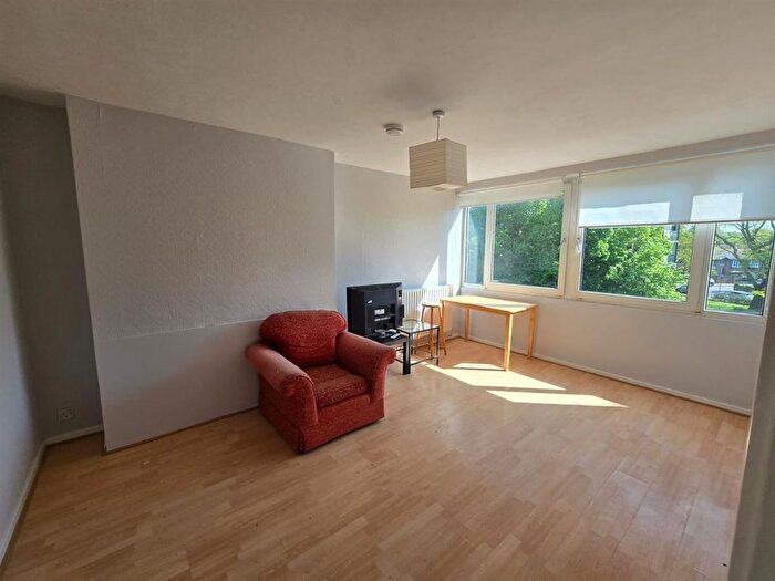3 Bedroom Property To Rent In Shrubland Road, London, E8