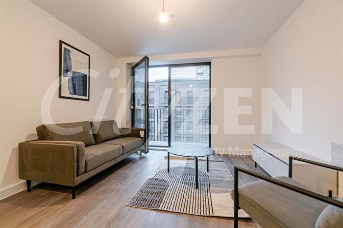 2 Bedroom Flat To Rent In Berkeley Square, - Ordsall Lane, M5