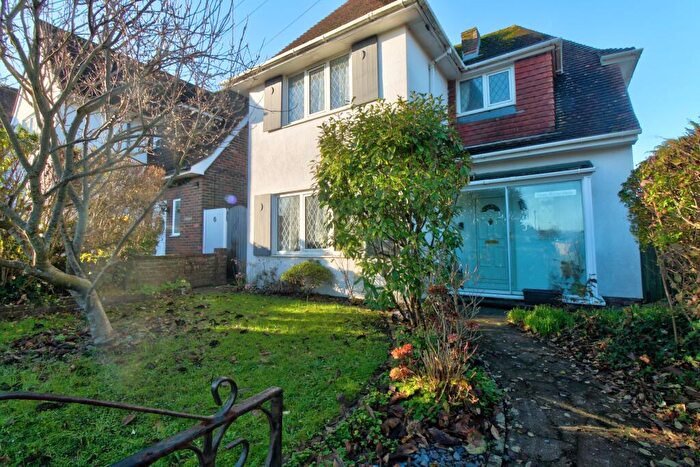 3 Bedroom Detached House For Sale In Half Moon Lane, Worthing, BN13