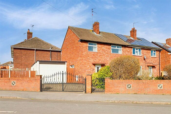 3 Bedroom Semi-detached House For Sale In Foxwood Grove, Calverton, Nottinghamshire, NG14