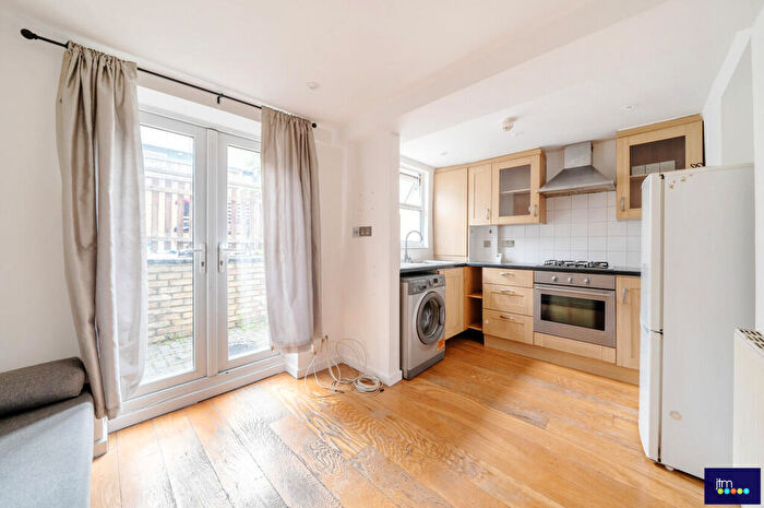 Studio To Rent In Windermere Road, London, N19