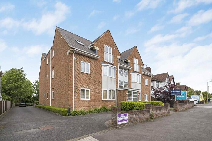 2 Bedroom Flat For Sale In Station Road, London, NW4