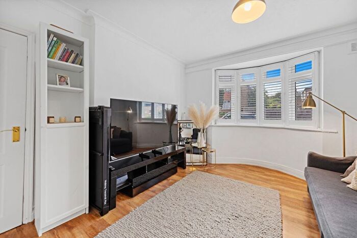 2 Bedroom Flat To Rent In Oak Avenue, London, N10