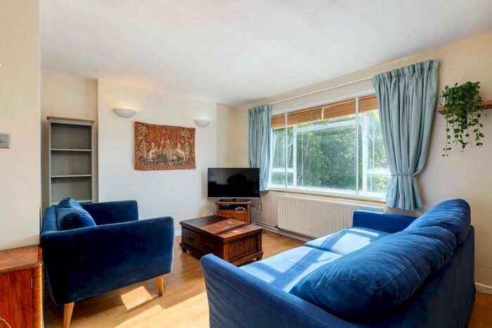 3 Bedroom Flat To Rent In Croft House, West Hill, London, SW15