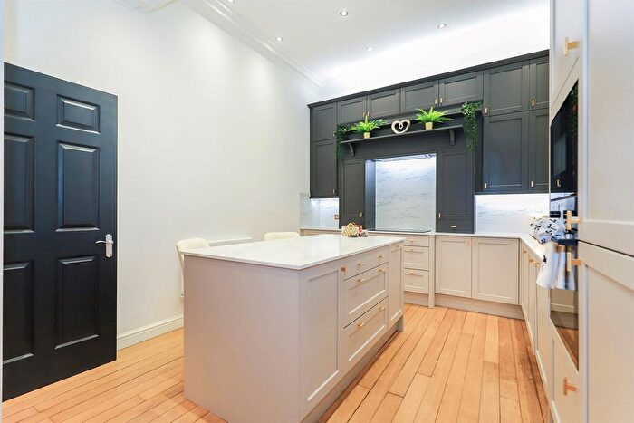 2 Bedroom Flat For Sale In Edward Lisle Gardens, Tettenhall, Wolverhampton, WV6