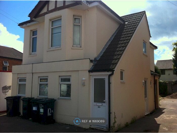 3 Bedroom Flat To Rent In Columbia Road, Bournemouth, BH10