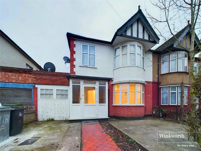 3 Bedroom Apartment To Rent In Denzil Road, London, NW10