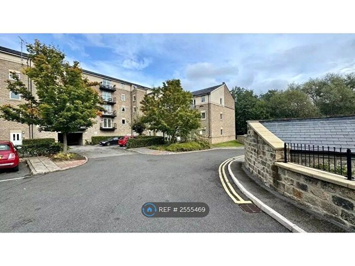 2 Bedroom Flat To Rent In Thackray Court, Horsforth, Leeds, LS18