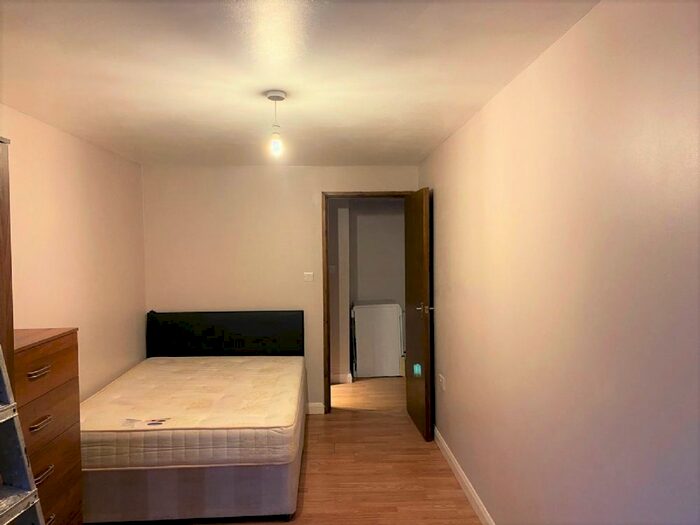 3 Bedroom Flat To Rent In Blackstock Road, Finsbury Park, London, N4