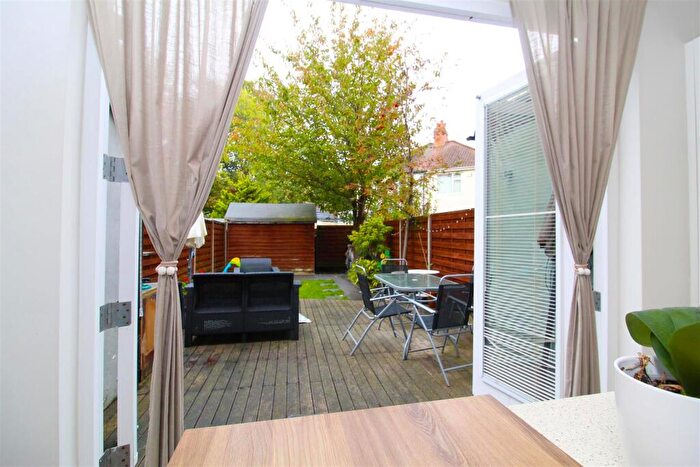 2 Bedroom House For Sale In Pylbrook Road, Sutton, SM1