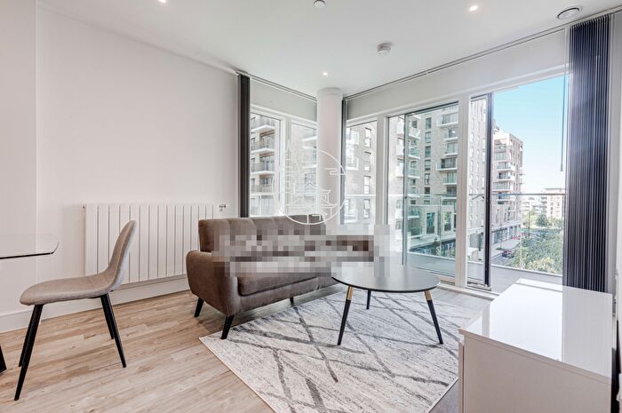2 Bedroom Flat To Rent In Brook Street, London, KT1