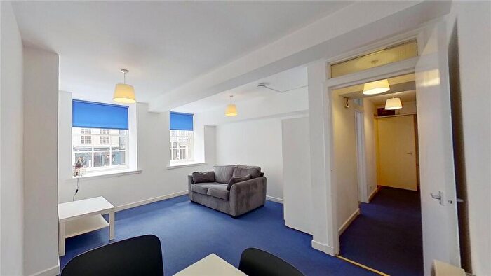 1 Bedroom Flat To Rent In High Street, Edinburgh, EH1