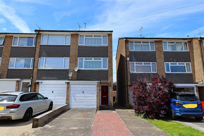 3 Bedroom Town House To Rent In Caldew Avenue, Rainham, ME8