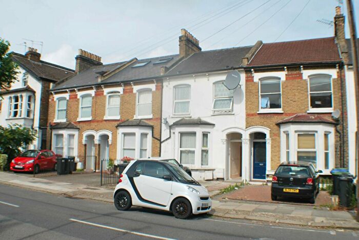 3 Bedroom Flat To Rent In Whittington Road, Wood Green, London, N22