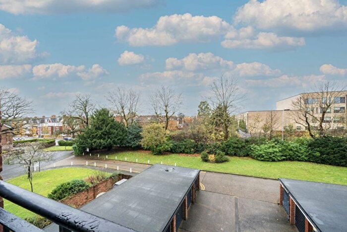 2 Bedroom Flat For Sale In Green Vale, London, W5