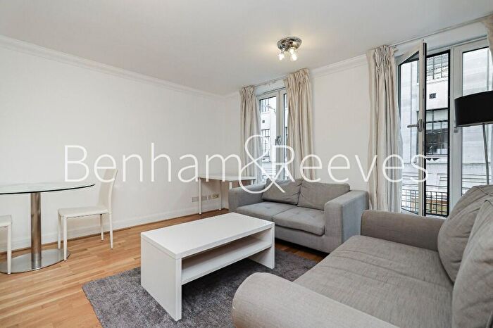 2 Bedroom Apartment To Rent In Pilgrims Court, Carthusian Street, EC1M
