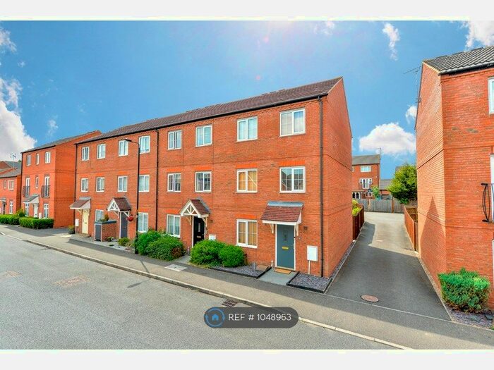 4 Bedroom Terraced House To Rent In Daymond Street, Peterborough PE2