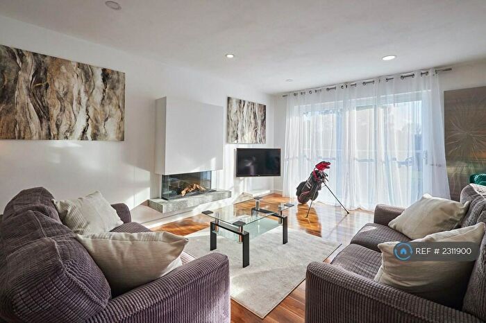 2 Bedroom Penthouse To Rent In Fairways Court, Hinckley, LE10