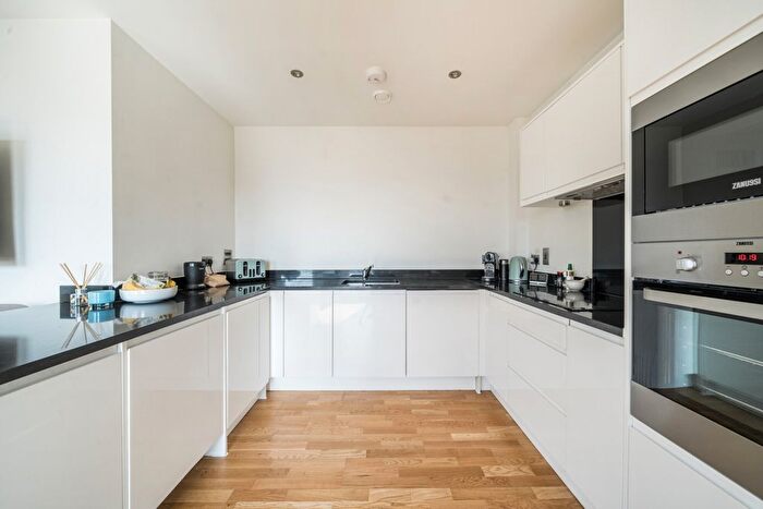 2 Bedroom Flat To Rent In Greenwich High Road, London, SE10