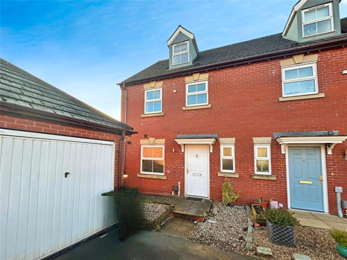 4 Bedroom Semi Detached House For Sale In Woodyard Close, Castle Gresley, Swadlincote, Derbyshire, DE11