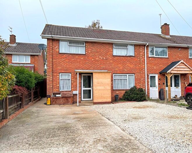 3 Bedroom Semi Detached House For Sale In Laburnum Crescent, Hythe, SO45