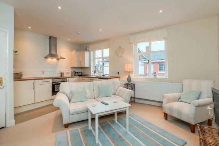 1 Bedroom Apartment To Rent In Church Street, Warwick, CV34