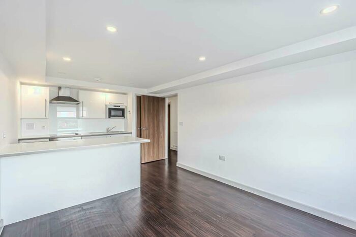 2 Bedroom Flat To Rent In MiFlats, High Street, Bracknell, Berkshire, RG12