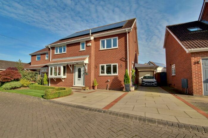 4 Bedroom Detached House For Sale In Cheyne Walk, Hornsea, HU18