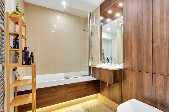 2 Bedroom Flat For Sale In Ensign House, Juniper Drive, London, SW18