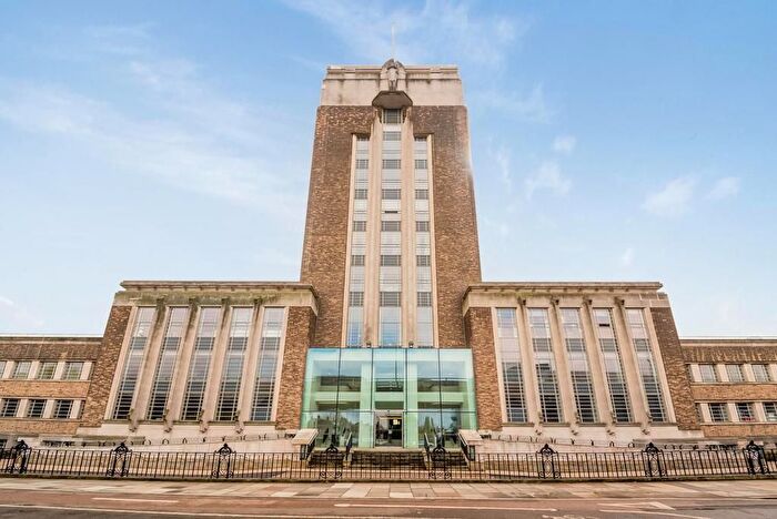 1 Bedroom Flat To Rent In Great West Road, Brentford, TW8