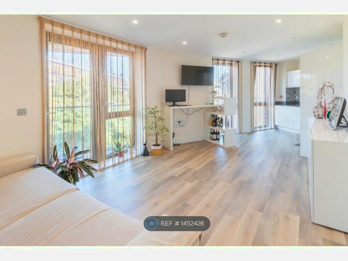 1 Bedroom Flat To Rent In Corio House, London, SE1