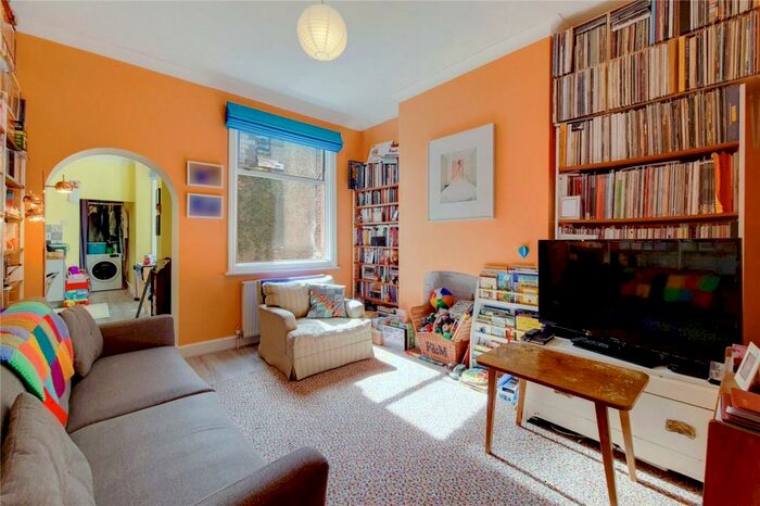 2 Bedroom Flat To Rent In College Place, London, NW1