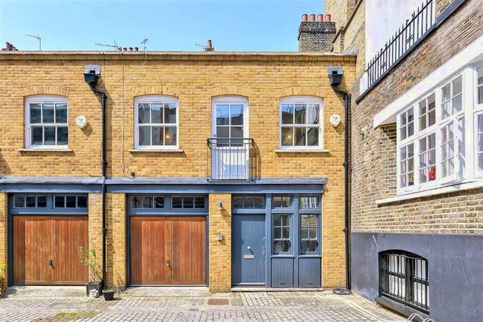 3 Bedroom Property To Rent In Great Cumberland Mews, London, W1H