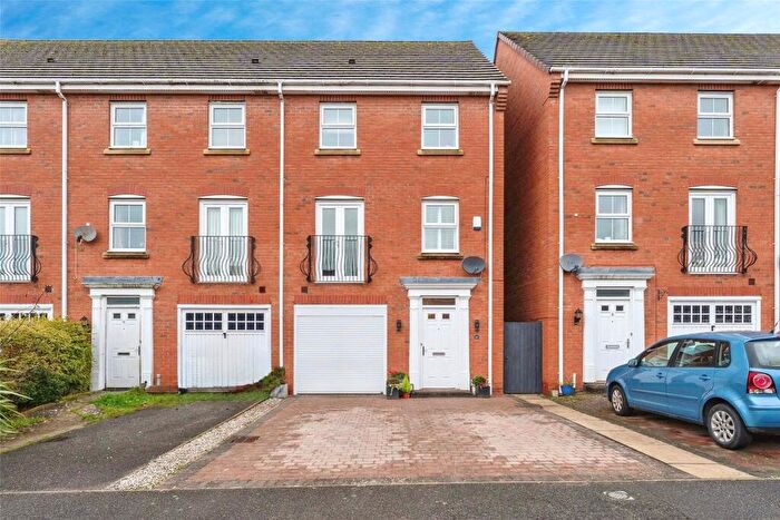 3 Bedroom Semi Detached House For Sale In Reins Croft, Neston, Cheshire, CH64