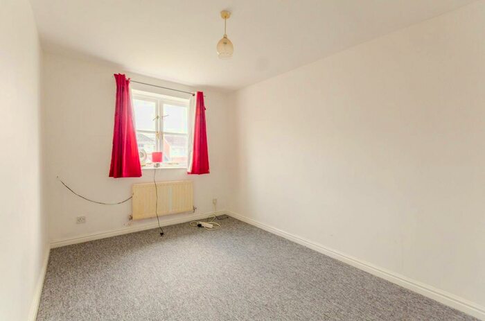 3 Bedroom Semi-Detached House To Rent In Boardman Close, Barnet EN5