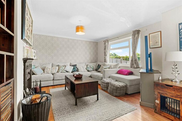 3 Bedroom End Of Terrace House For Sale In Bowley Road, Hailsham, BN27