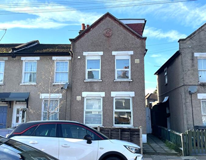 5 Bedroom End Of Terrace House For Sale In Wycombe Road, Tottenham, N17