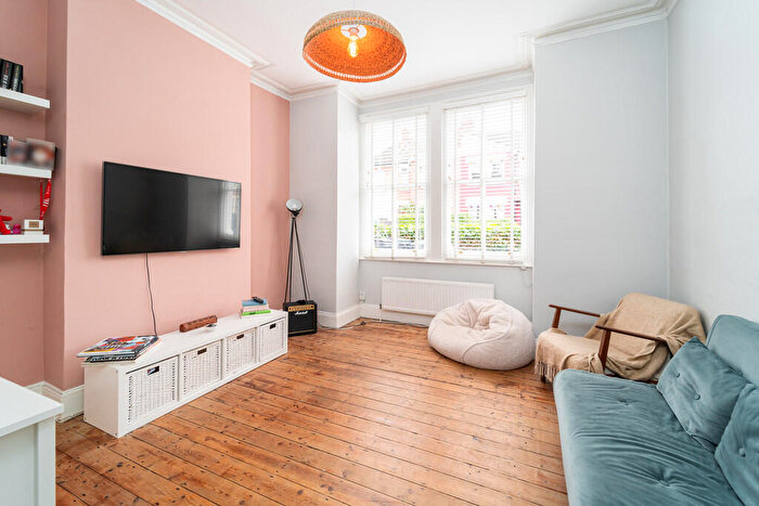 1 Bedroom Flat For Sale In Nightingale Lane, Hornsey, N8