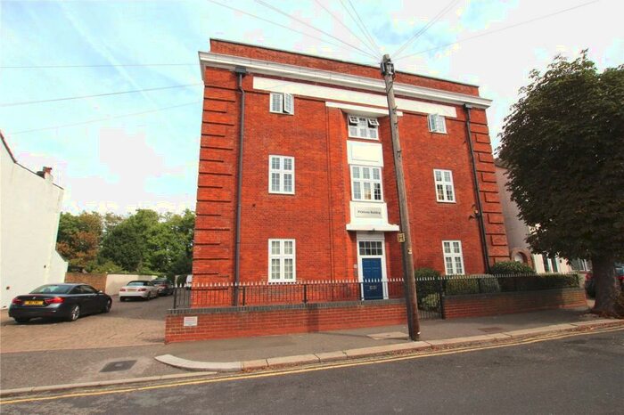 2 Bedroom Apartment To Rent In Priory Avenue, Prittlewell, Essex, SS2