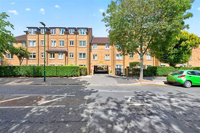 2 Bedroom Flat For Sale In Cavendish Road, Sutton, Surrey, SM2