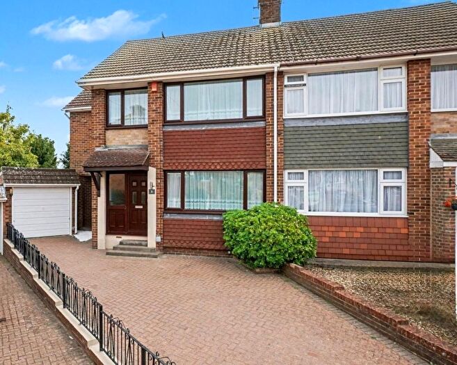4 Bedroom Semi-Detached House For Sale In Ringwood Close, Rainham, ME8