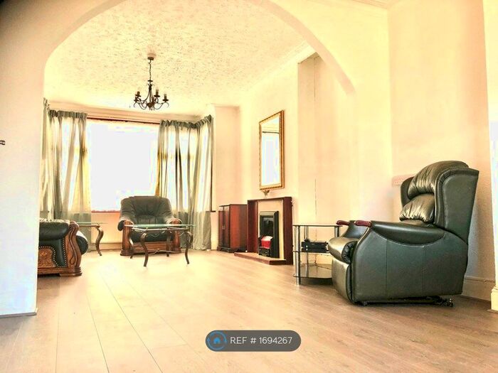 3 Bedroom End Of Terrace House To Rent In Tunstall Road, East Croydon, CR0