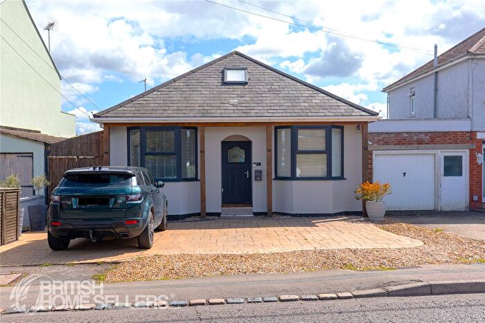 5 Bedroom Bungalow For Sale In Deanshanger Road, Old Stratford, Milton Keynes, Northamptonshire, MK19