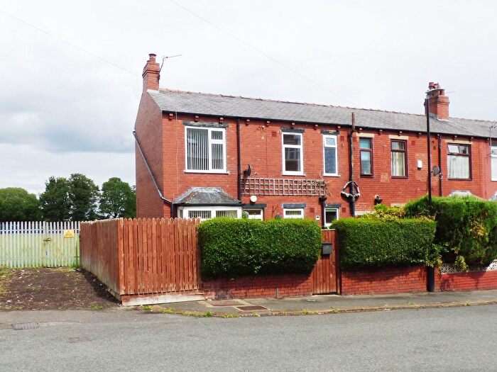 2 Bedroom End Of Terrace House For Sale In Henley View, Leeds, LS13
