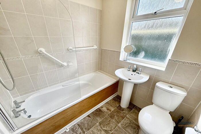 2 Bedroom Detached Bungalow To Rent In Buxton Lane, Holywell, CH8