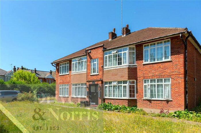 2 Bedroom Apartment To Rent In Torrington Court, North Finchley, London, N12