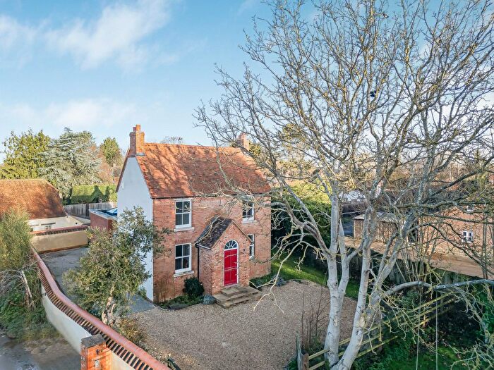 4 Bedroom Country House For Sale In Gibraltar, Aylesbury, HP17