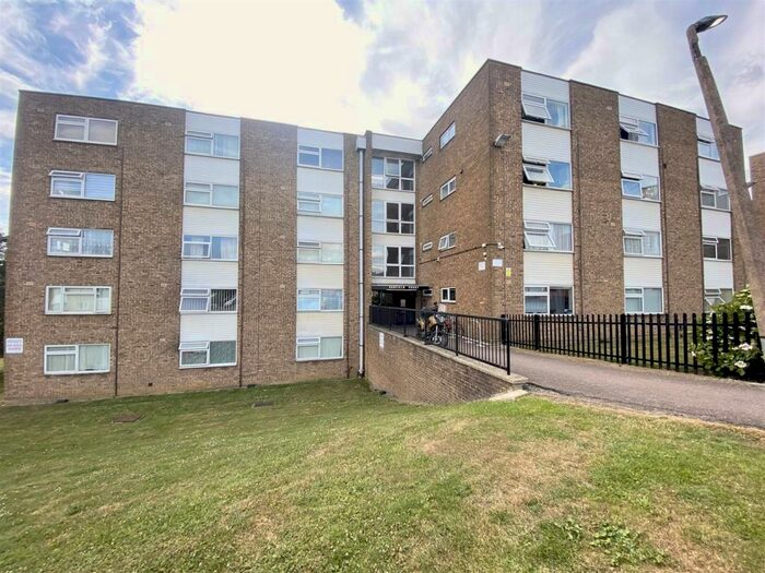 1 Bedroom Apartment To Rent In Burfield Court, Handcross Road, Luton, LU2