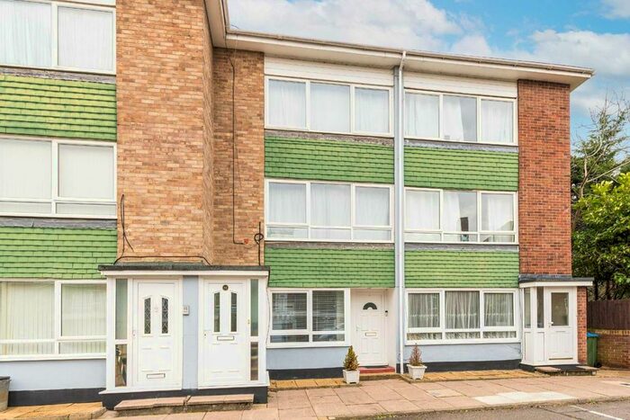 2 Bedroom Flat To Rent In Manor Road, Twickenham, TW2